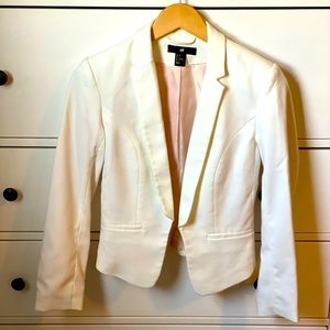 H&M Women’s Size 4 white fitted blazer